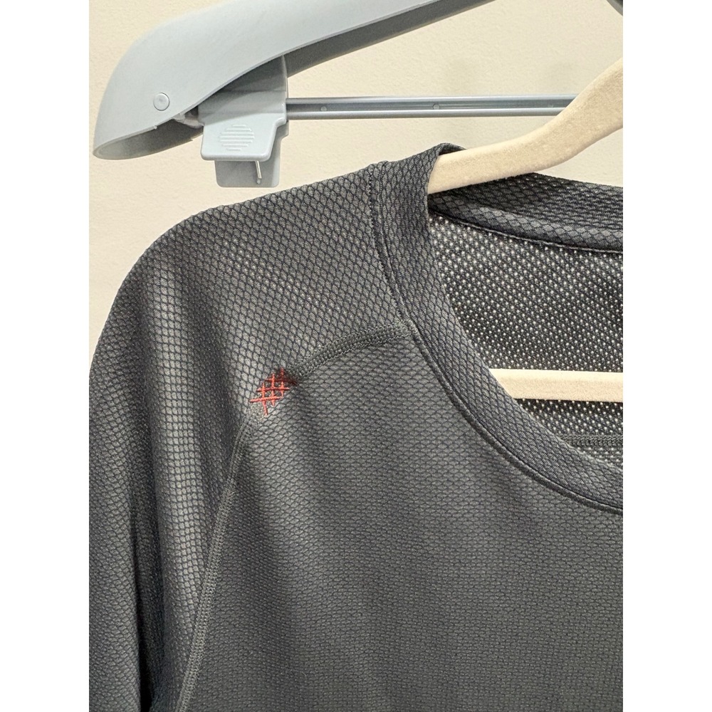 Rhone Men's Glacier Reign Tech Training Tee Shirt Dark Grey Textured Size XL - Picture 3 of 8